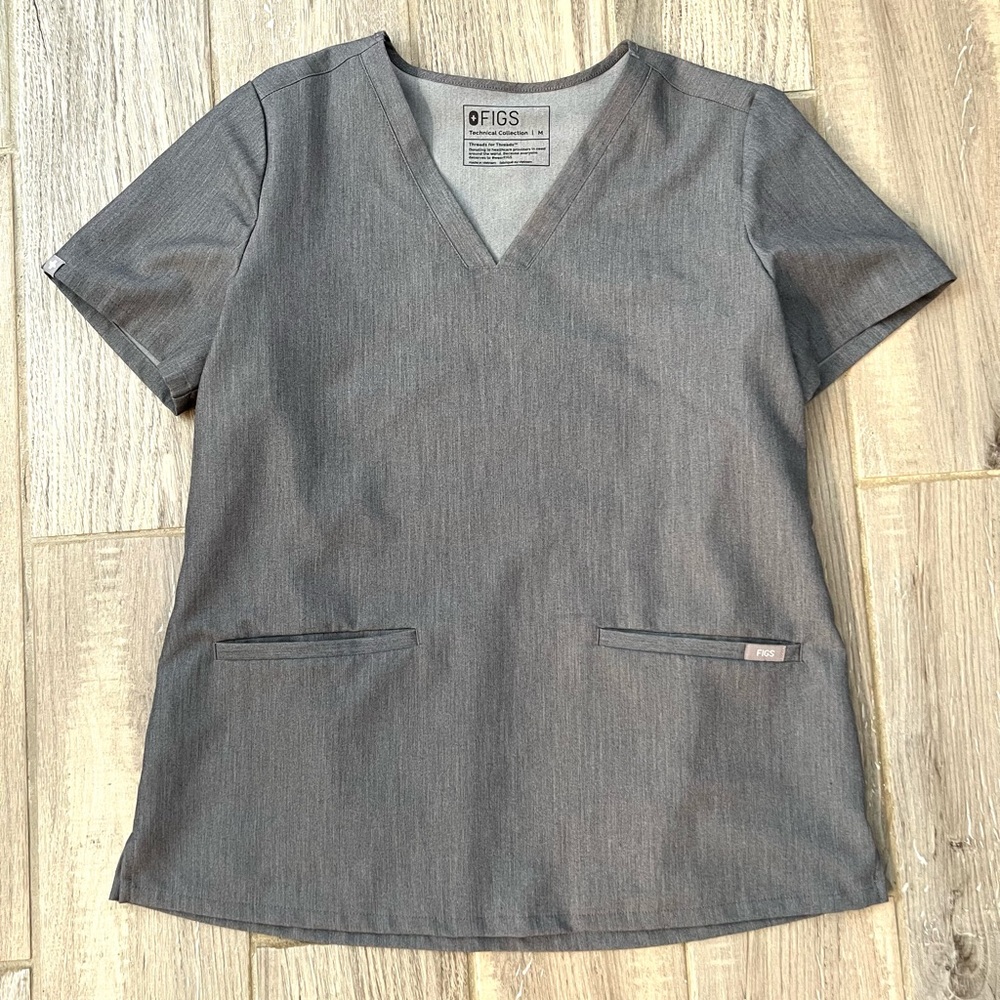 Figs casma 3 pocket scrub top
